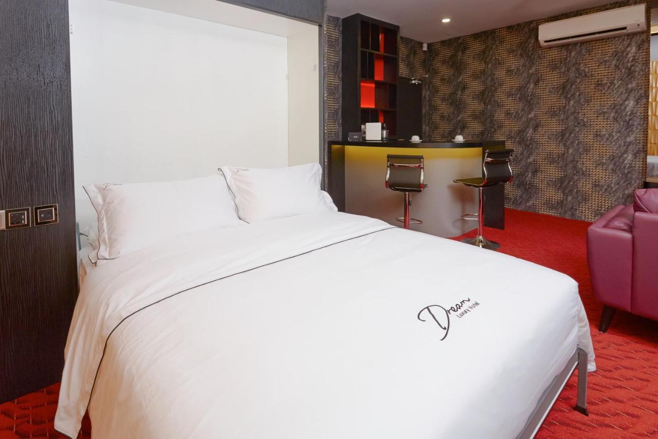 Dream Luxury Hotel Muar Ngoại thất bức ảnh